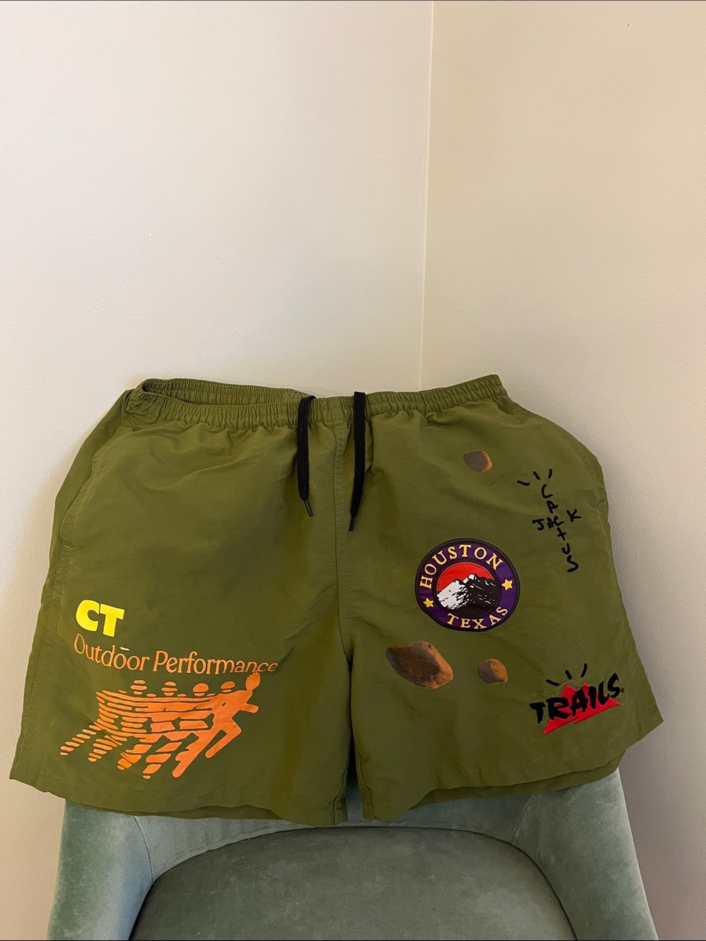 Travis Scott Mens Size Large Trails Spell Out Running Wild Nylon Shorts